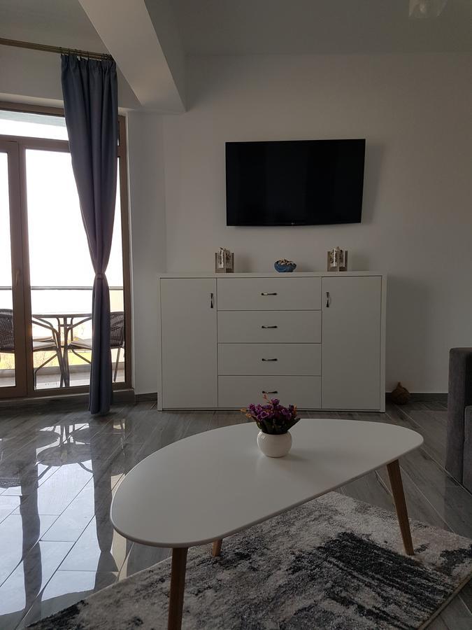 Frontal View By Twin Residence Mamaia Exterior photo