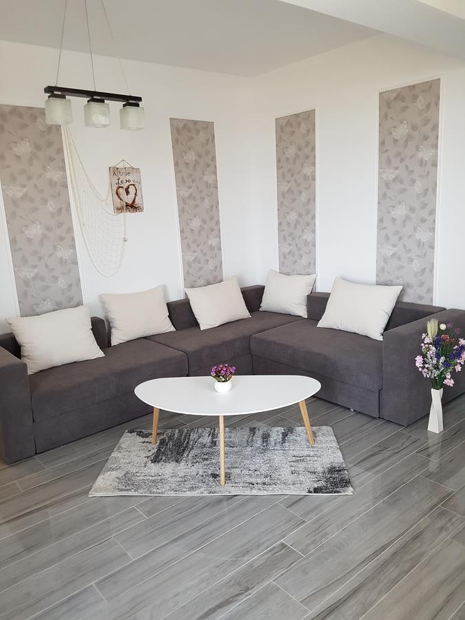 Frontal View By Twin Residence Mamaia Exterior photo