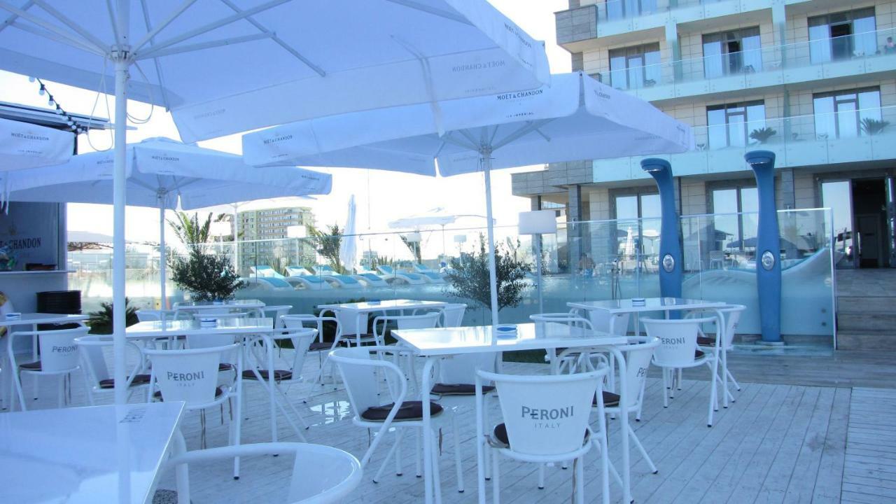 Frontal View By Twin Residence Mamaia Exterior photo